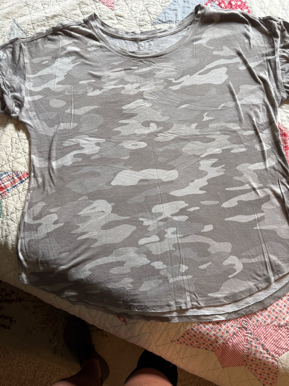 Maurices Gray Camo Short Sleeve Tee